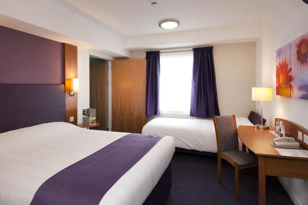 Premier Inn Cobham Cobham  Room photo